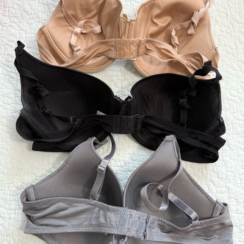 Women's  T-shirt bras lot of 3 - Black, Gray, and Tan Bras 40C - Picture 2 of 2